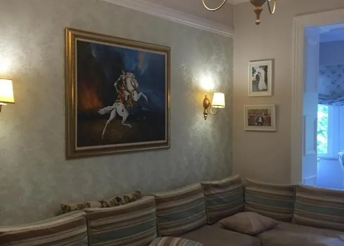 Riverside Elegance In The Heart Of Апартаменты