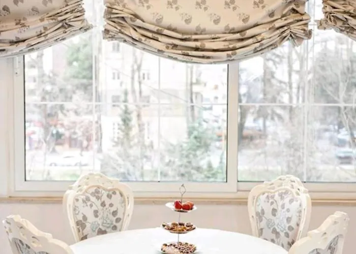 Riverside Elegance In The Heart Of Апартаменты *