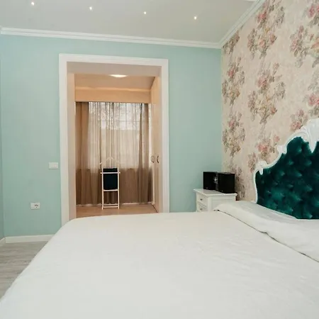 Riverside Elegance In The Heart Of