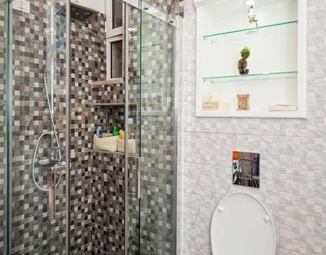 Riverside Elegance In The Heart Of 아파트 *