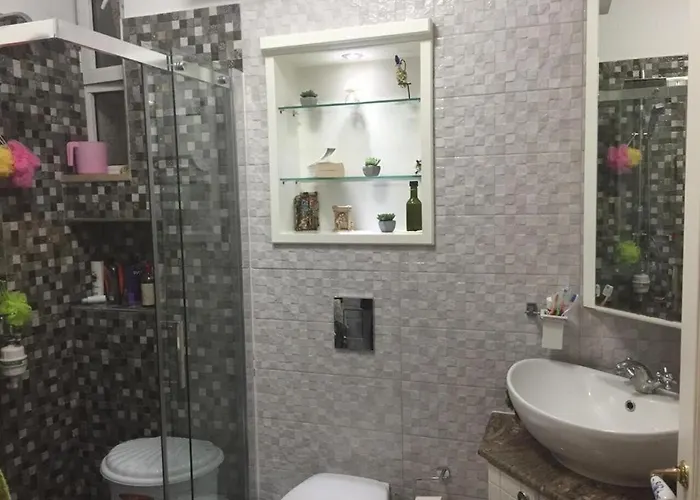 아파트 Riverside Elegance In The Heart Of 티라나