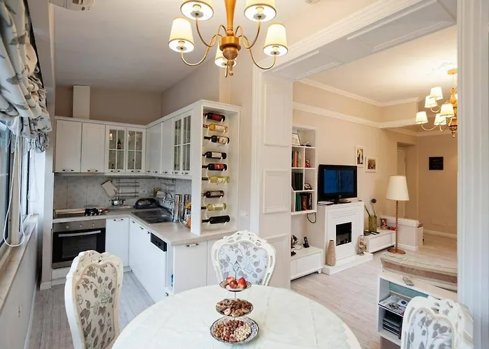 דירה Riverside Elegance In The Heart Of