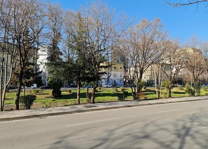 아파트 Riverside Elegance In The Heart Of 티라나